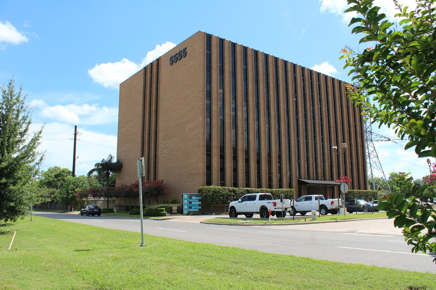 5555 West Loop South, Bellaire, TX en alquiler - Foto del edificio - Imagen 1 de 13