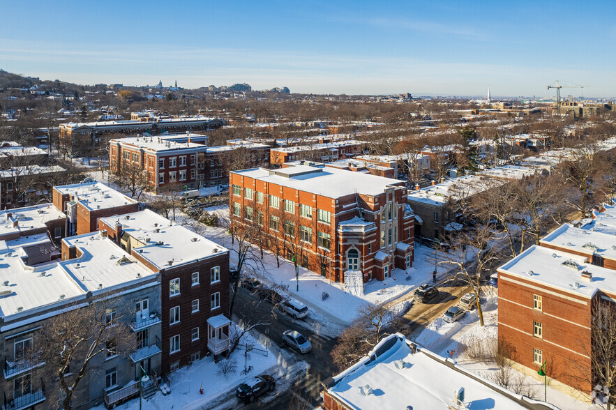 5210 Av Durocher, Montréal, QC en alquiler - Vista aérea - Imagen 2 de 5