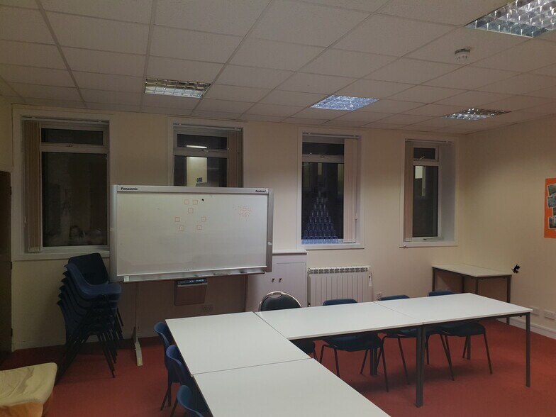 43 John Finnie St, Kilmarnock en venta - Foto del edificio - Imagen 2 de 6