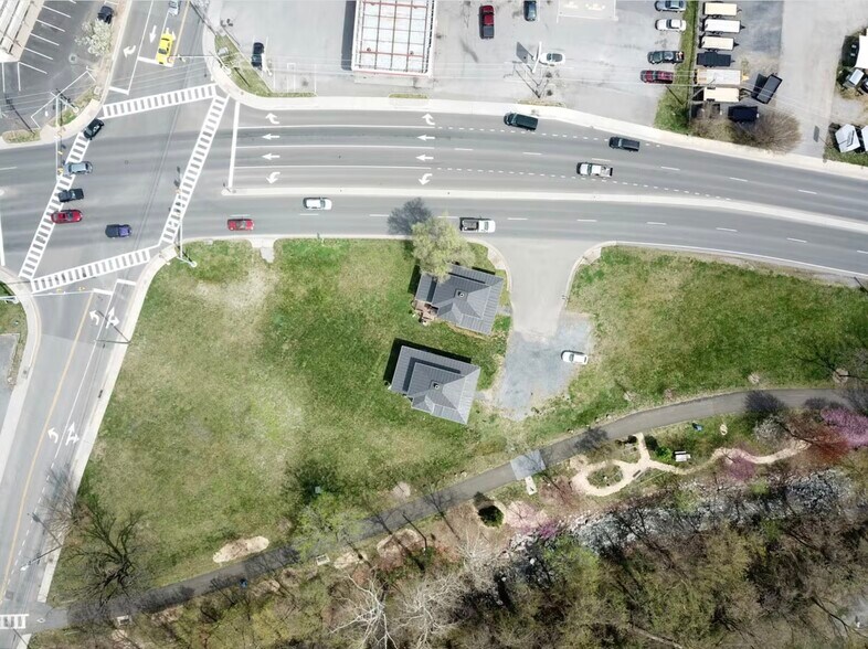 602 & 604 Radham St cartera de 2 inmuebles en venta en LoopNet.es - Vista aérea - Imagen 3 de 9