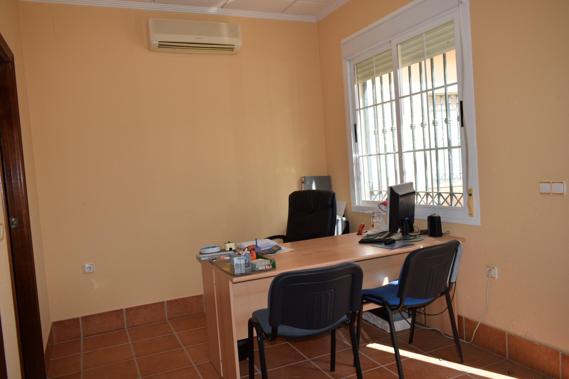 Oficina en San Bartolomé de la Torre, Huelva en venta Foto del interior- Imagen 1 de 15