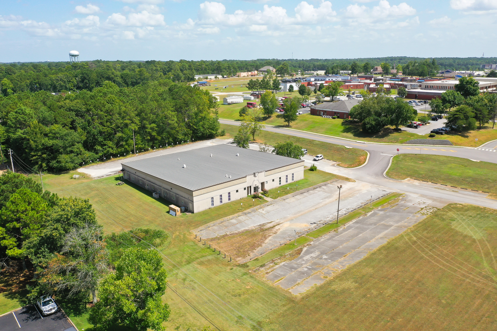 2015 Gateway Dr, Opelika, AL en alquiler Foto del edificio- Imagen 1 de 3