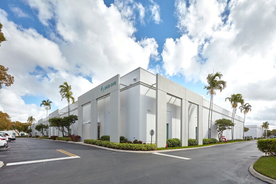 8400-8416 NW 17th St, Miami, FL en alquiler - Foto del edificio - Imagen 2 de 3