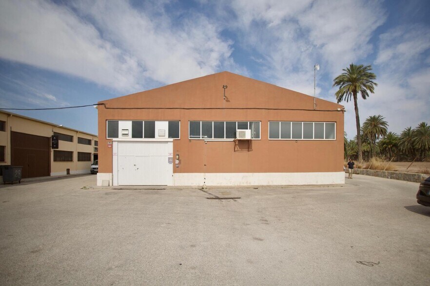 Nave en Elche en venta - Foto del edificio - Imagen 2 de 26