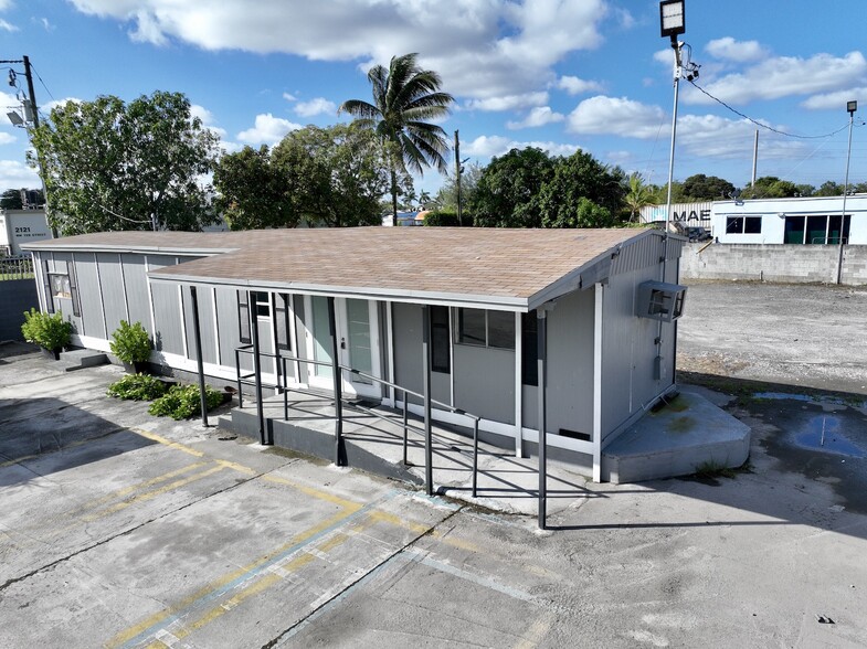 2111 NW 141st St, Opa Locka, FL en alquiler - Foto del edificio - Imagen 3 de 5