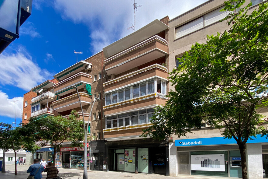 Calle Alfares, 4, Alcorcón, Madrid en alquiler - Foto del edificio - Imagen 2 de 2