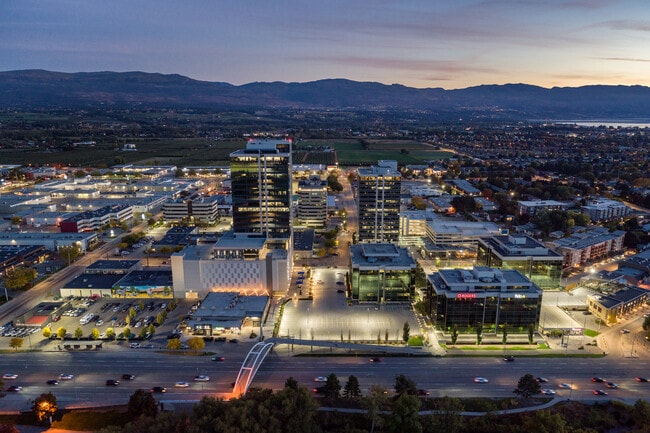 Más detalles de 1700 Dickson Av, Kelowna, BC - Oficina, oficina/local en alquiler