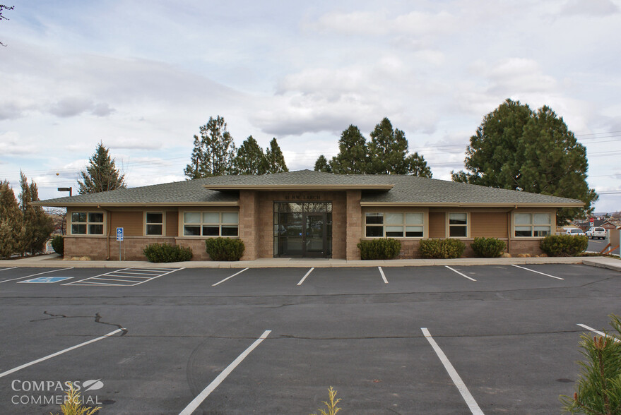 111 NW Larch Ave, Redmond, OR en alquiler - Foto del edificio - Imagen 1 de 13