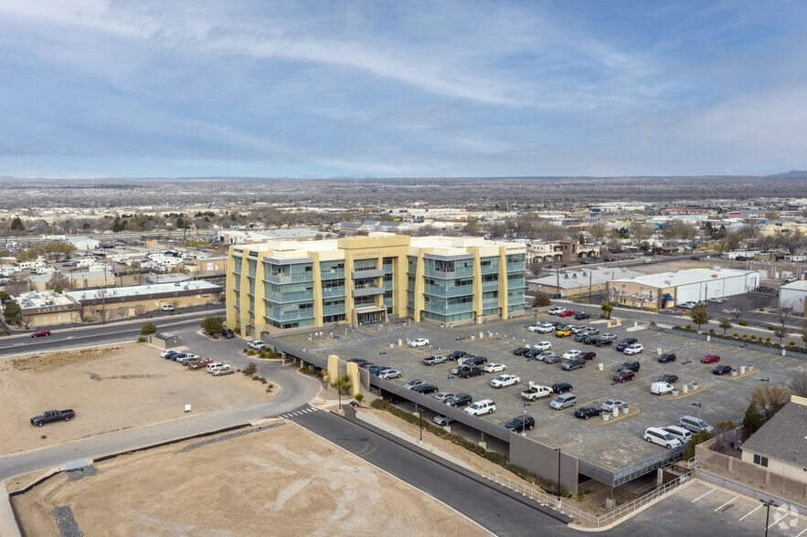 8220 San Pedro NE, Albuquerque, NM en alquiler - Vista aérea - Imagen 3 de 32