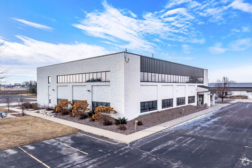 145 S Pioneer Rd, Fond Du Lac, WI en venta - Foto del edificio - Imagen 1 de 29