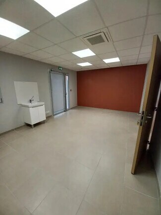 Más detalles de 9 Avenue Du Stade, Saint-Désert - Oficina en alquiler