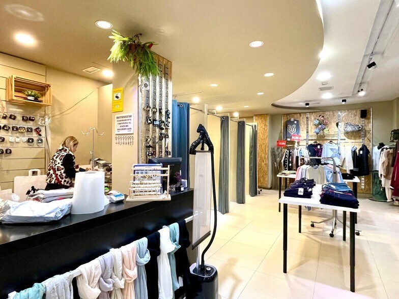 Local en Alicante, Alicante en alquiler - Foto del edificio - Imagen 1 de 3