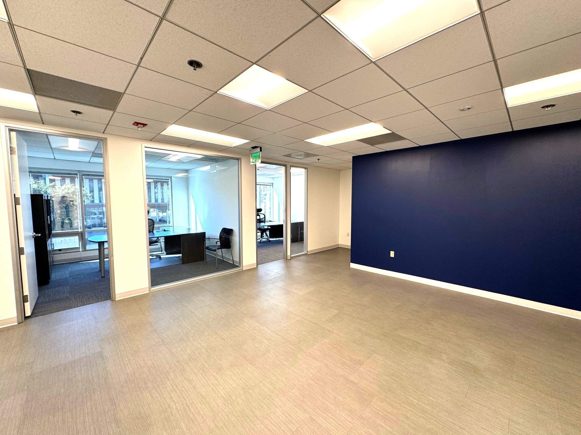 100 W Broadway, Long Beach, CA en alquiler Foto del interior- Imagen 1 de 8