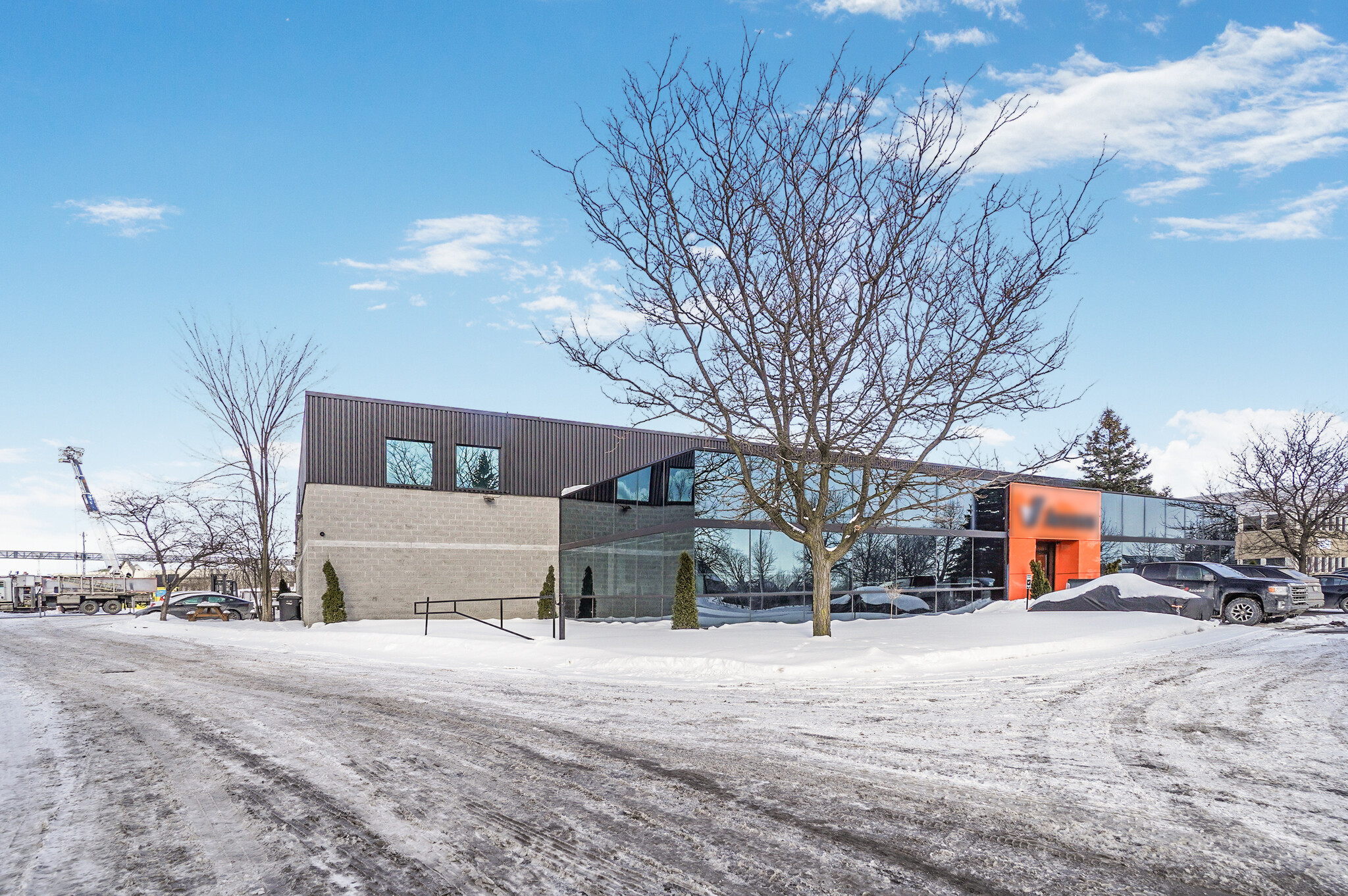 2351 Boul Fernand-Lafontaine, Longueuil, QC en venta Foto del edificio- Imagen 1 de 22