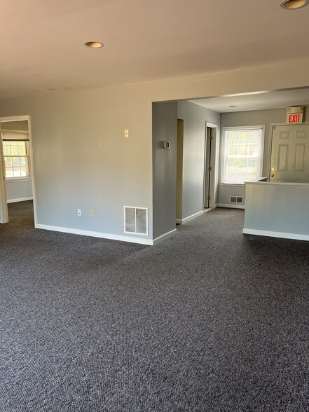 1680 Village Green, Crofton, MD en alquiler - Foto del interior - Imagen 3 de 12