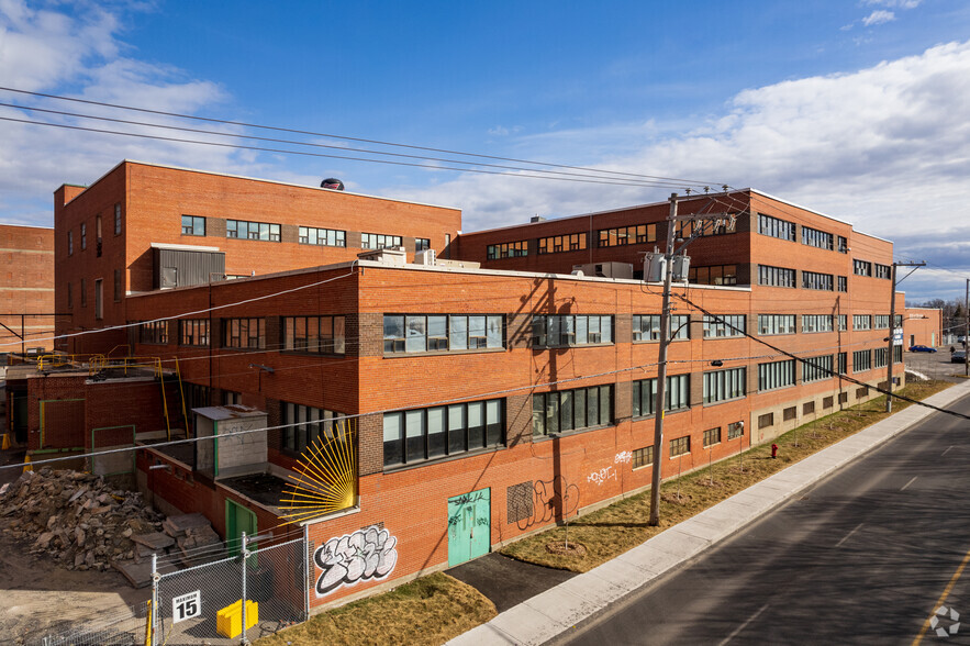 225 Av Lafleur, Montréal, QC en alquiler - Foto del edificio - Imagen 3 de 10