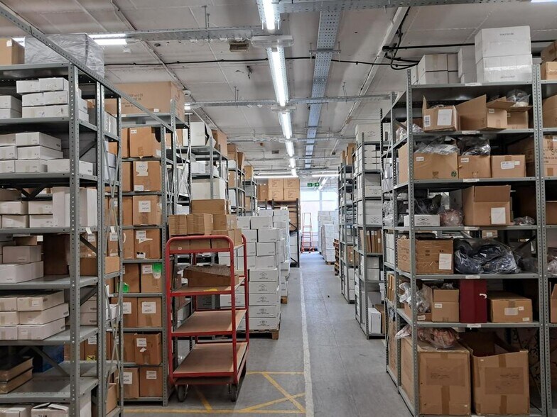 Davis Rd, Chessington en venta - Foto del interior - Imagen 3 de 6