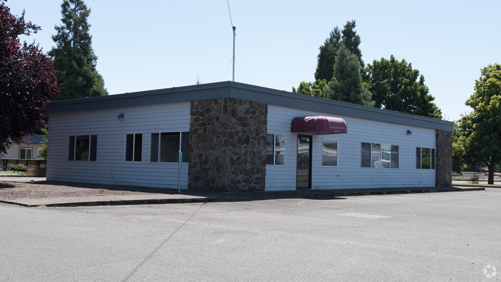 135 E 1st Ave, Junction City, OR en alquiler - Foto del edificio - Imagen 3 de 3