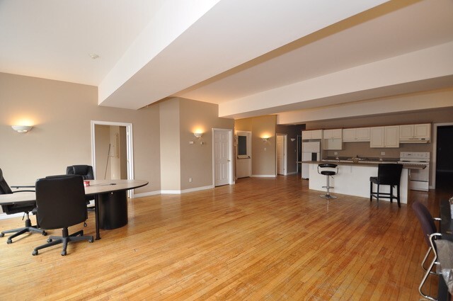 172 King St, London, ON en venta - Foto del interior - Imagen 3 de 7