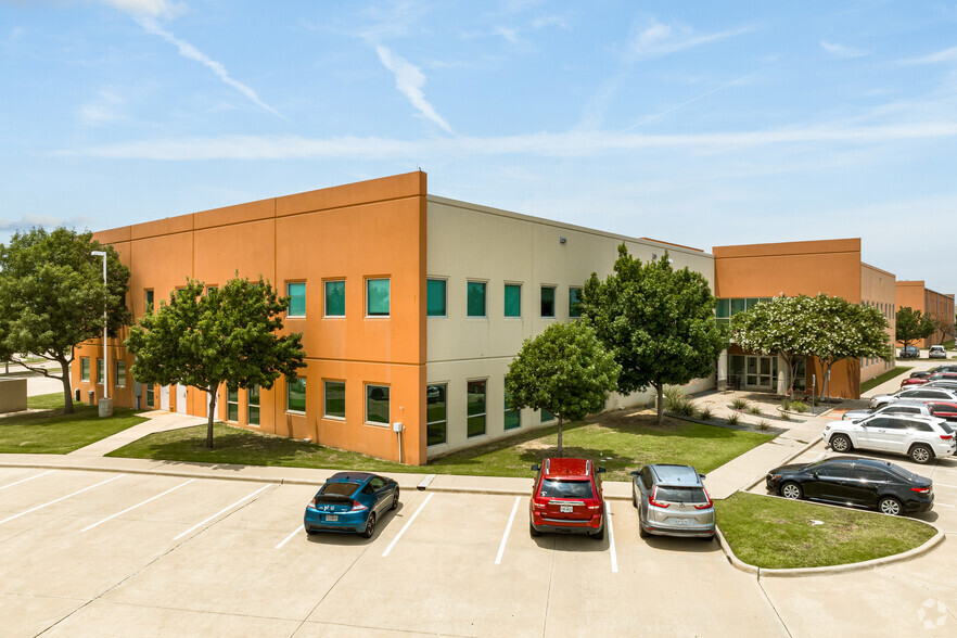 2817 S Mayhill Rd, Denton, TX en alquiler - Foto del edificio - Imagen 2 de 9