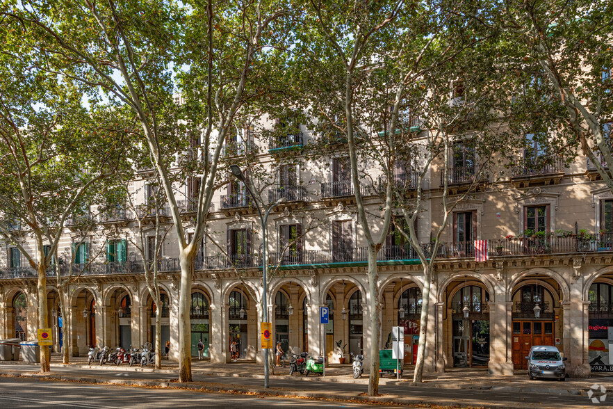 Edificio residencial en Barcelona, Barcelona en venta - Foto del edificio - Imagen 2 de 2