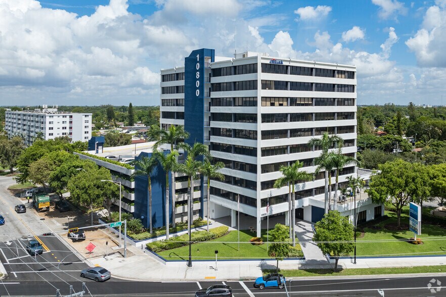 10800 Biscayne Blvd, Miami, FL en alquiler - Foto del edificio - Imagen 1 de 20
