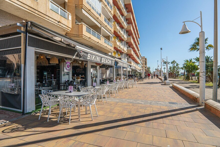 Local en Rincón de la Victoria, Málaga en alquiler - Foto del edificio - Imagen 3 de 58
