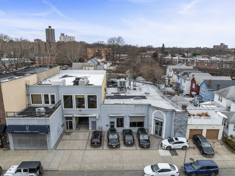 12419 Metropolitan Ave, Kew Gardens, NY en venta - Foto del edificio - Imagen 1 de 45