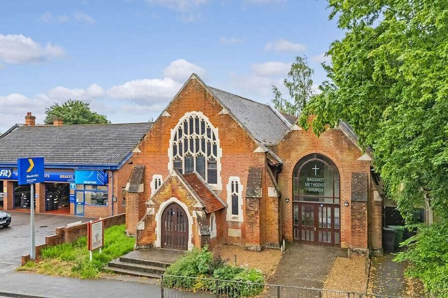 90 London Rd, Bagshot en venta - Foto del edificio - Imagen 3 de 6