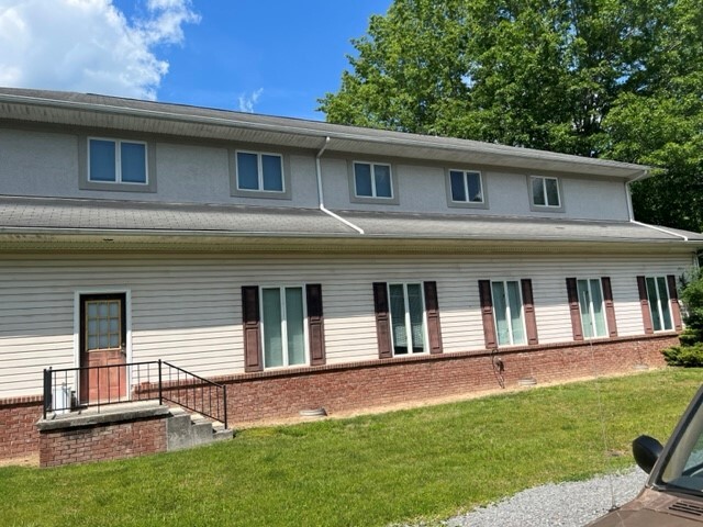 205 Alta Dr, Alderson, WV en venta - Foto del edificio - Imagen 3 de 13