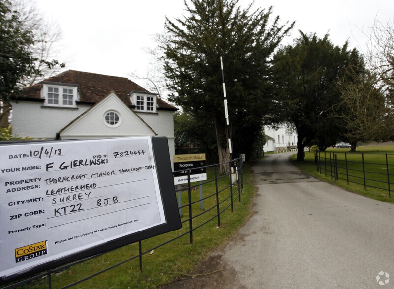 Thorncroft Dr, Leatherhead en alquiler - Foto del edificio - Imagen 2 de 7