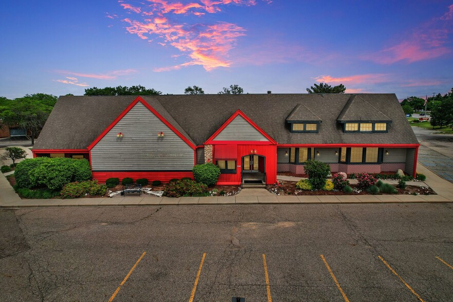 1938 Grand River Ave, Okemos, MI en alquiler - Foto del edificio - Imagen 2 de 53