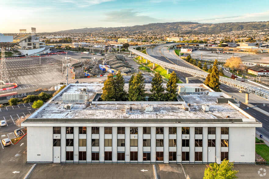 675 Hegenberger Rd, Oakland, CA en alquiler - Vista aérea - Imagen 2 de 9