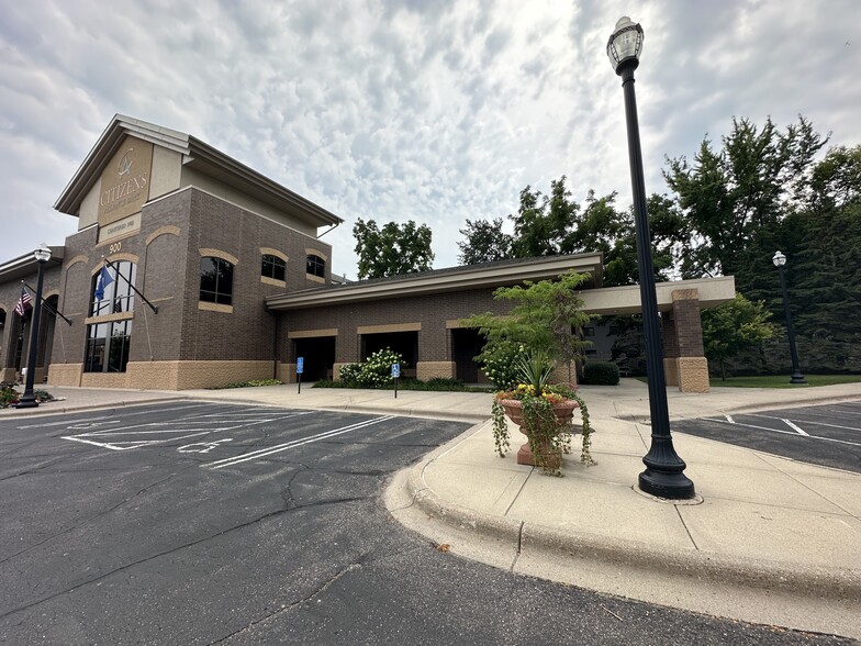 900 6th St, Howard Lake, MN en alquiler - Foto del edificio - Imagen 1 de 3