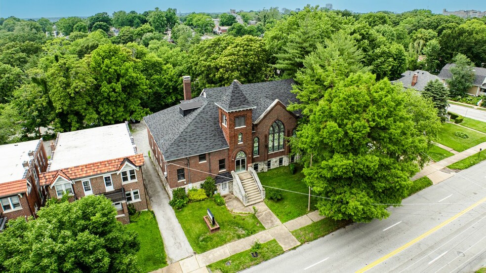 1517 McCausland Ave, Saint Louis, MO en venta - Foto principal - Imagen 1 de 64