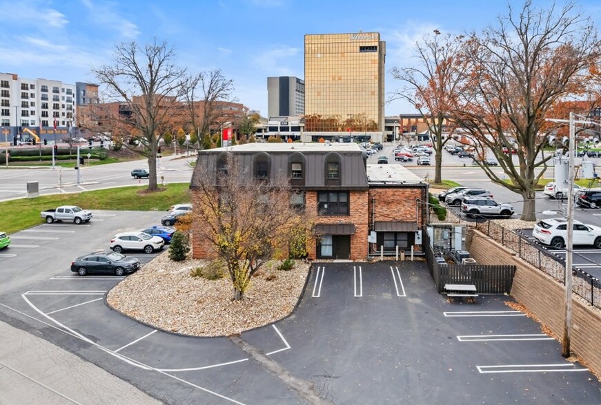 2300 Westport Plaza Dr, Saint Louis, MO en venta - Foto del edificio - Imagen 2 de 9