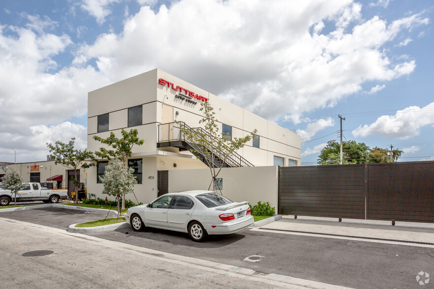 4733 E 10th Ln, Hialeah, FL en alquiler - Foto principal - Imagen 1 de 58