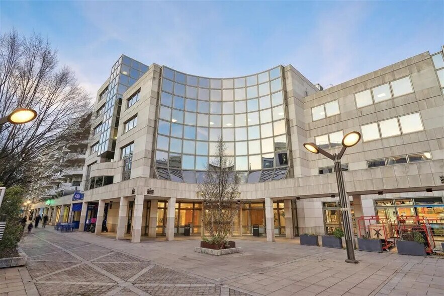 14 Place Marie - Jeanne Bassot, Levallois-Perret en alquiler - Foto del edificio - Imagen 1 de 11