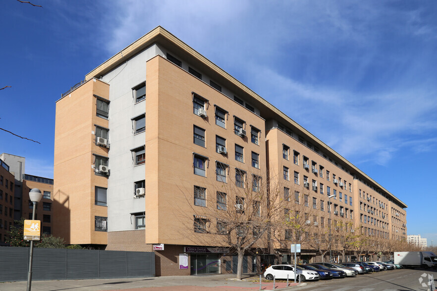 Avenida Constitución, 38, Coslada, Madrid en venta - Foto del edificio - Imagen 2 de 36