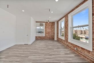 3923 W 6th St, Los Angeles, CA en alquiler Matterport 3D Scan- Imagen 1 de 10