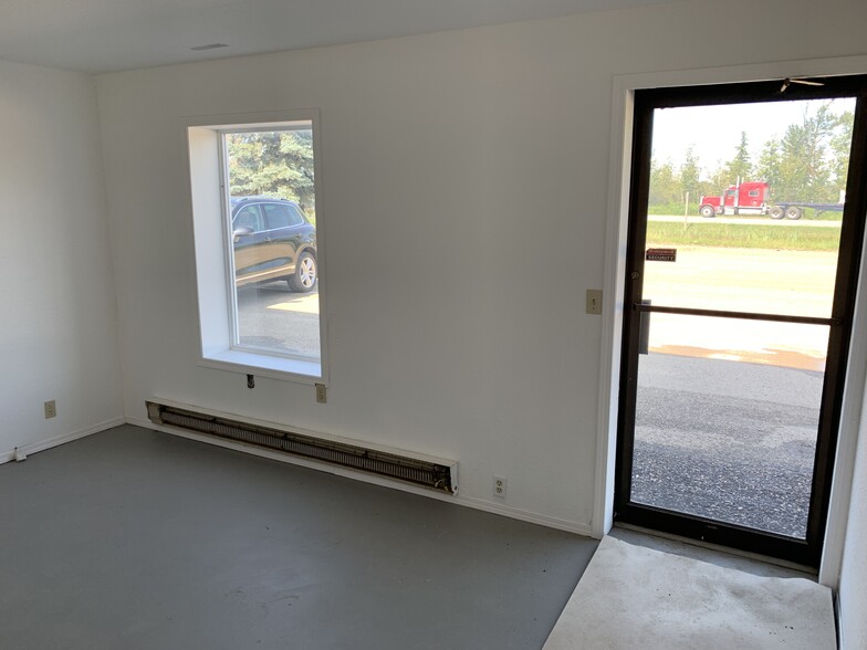 4000 Landry Ave, Red Deer County, AB en alquiler - Foto del interior - Imagen 2 de 32