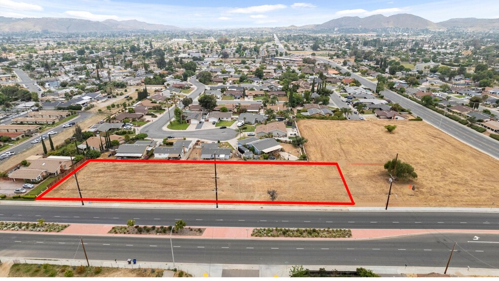 4290 Tyler St, Riverside, CA en venta - Foto del edificio - Imagen 3 de 10