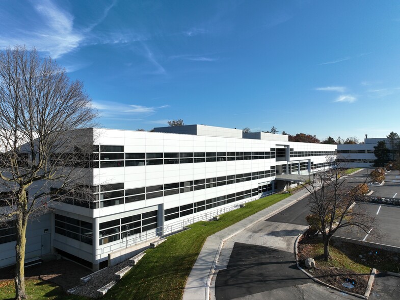 40950 Woodward Ave, Bloomfield Hills, MI en alquiler - Foto del edificio - Imagen 2 de 7