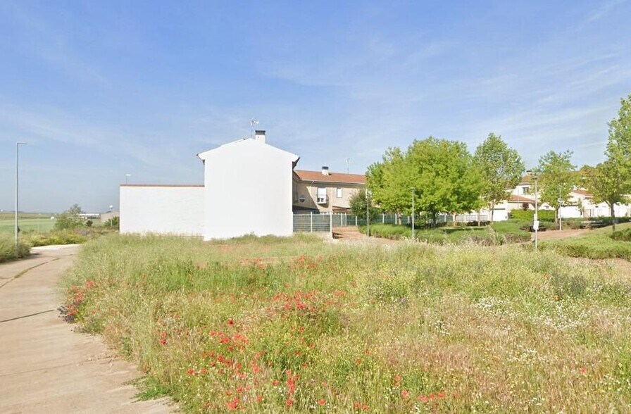 Calle de Mariana Pineda, 8, Aldeatejada, Salamanca en alquiler - Foto del edificio - Imagen 2 de 5