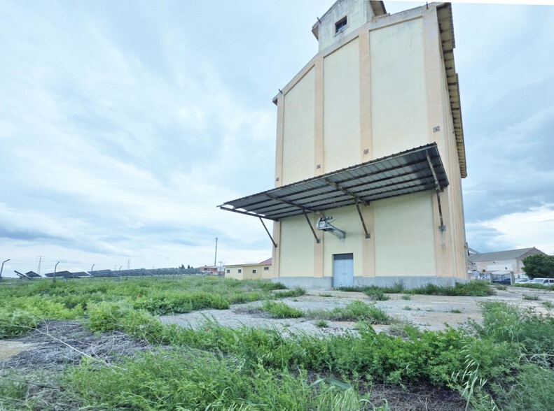 Nave en Fontiveros, Ávila en venta - Foto del edificio - Imagen 2 de 25