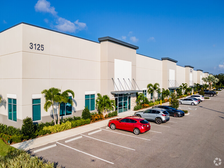 3155 Lakewood Ranch Blvd, Bradenton, FL en alquiler - Foto del edificio - Imagen 2 de 19