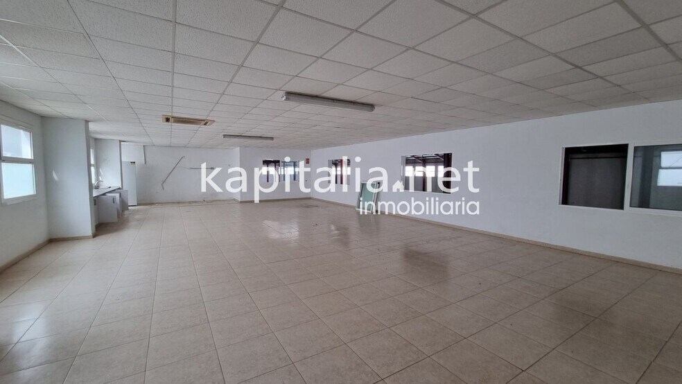 Nave en Valencia de Alcántara, Cáceres en venta - Foto del edificio - Imagen 3 de 4