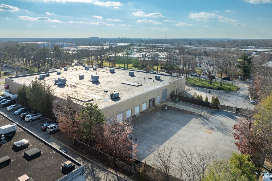 10 Commerce Dr, Hauppauge, NY en venta - Foto del edificio - Imagen 2 de 13