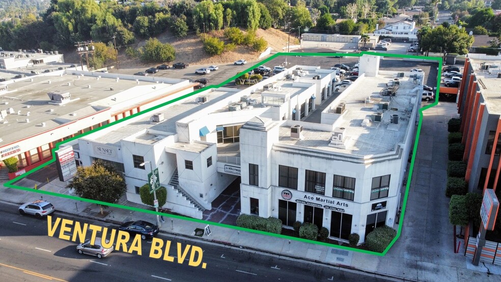 19626 Ventura Blvd, Tarzana, CA en alquiler - Foto del edificio - Imagen 1 de 17