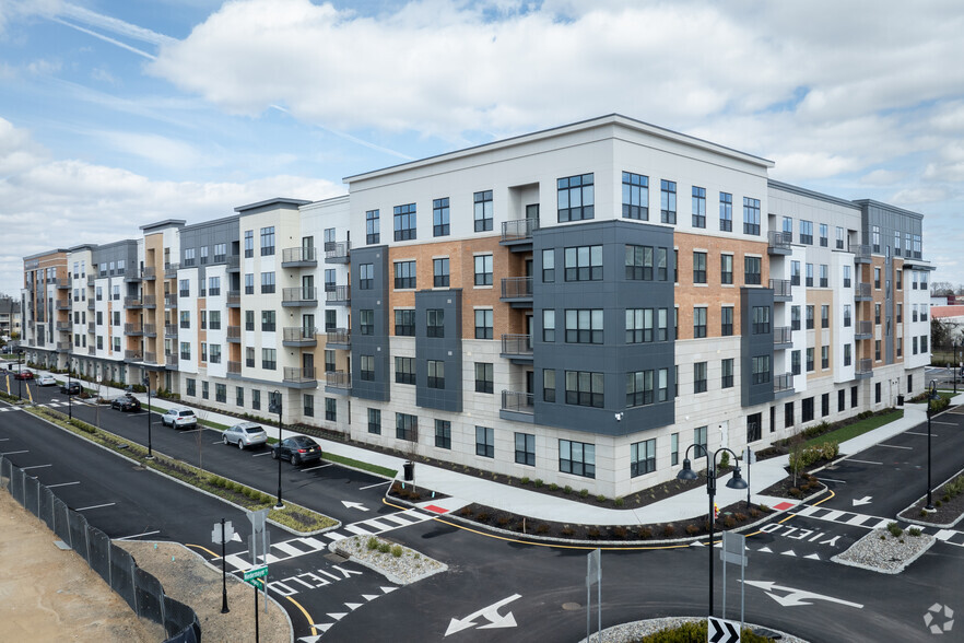 1 Legacy Pl, East Brunswick, NJ en alquiler - Foto del edificio - Imagen 2 de 5